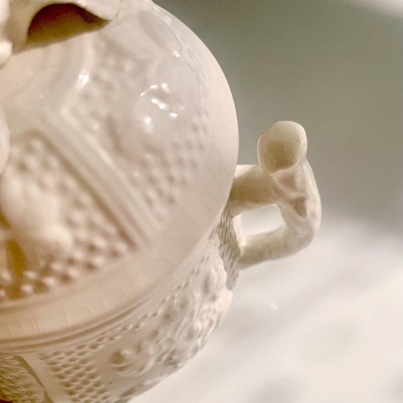 Antique Handmade Italian Majolica White Blanc De Chine Pot De Creme